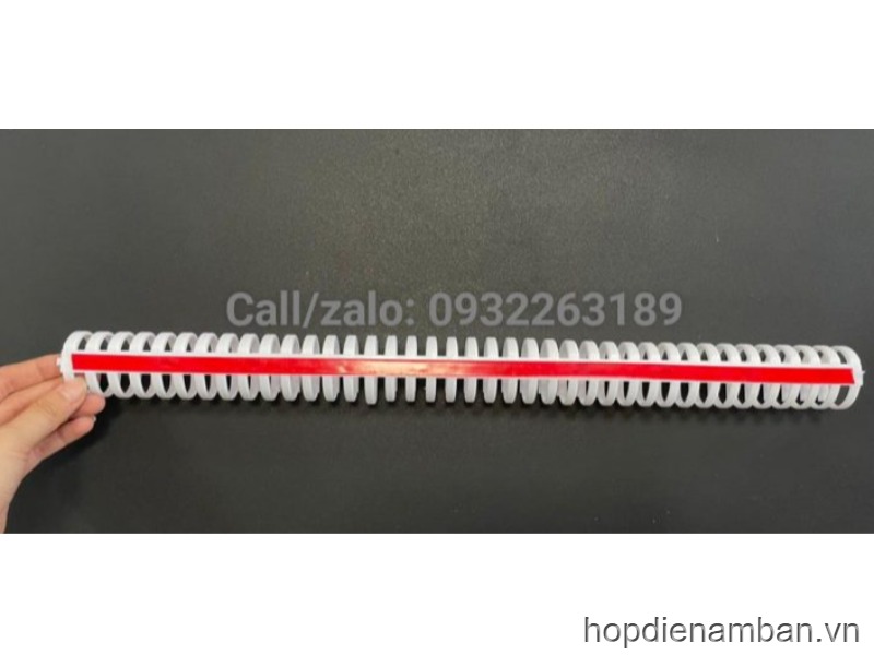 ống đi dây điện dưới gầm bàn