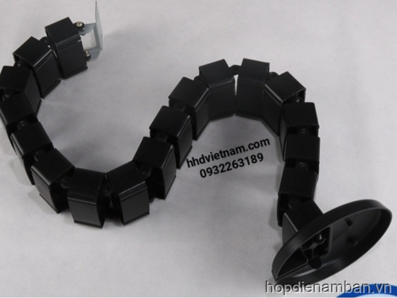 Ống luồn dây điện từ sàn lên bàn