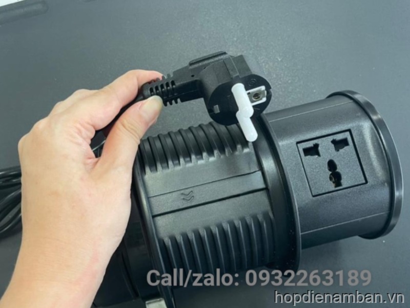 Hộp điện âm bàn kết hợp sạc không dây và ổ cắm điện đa năng